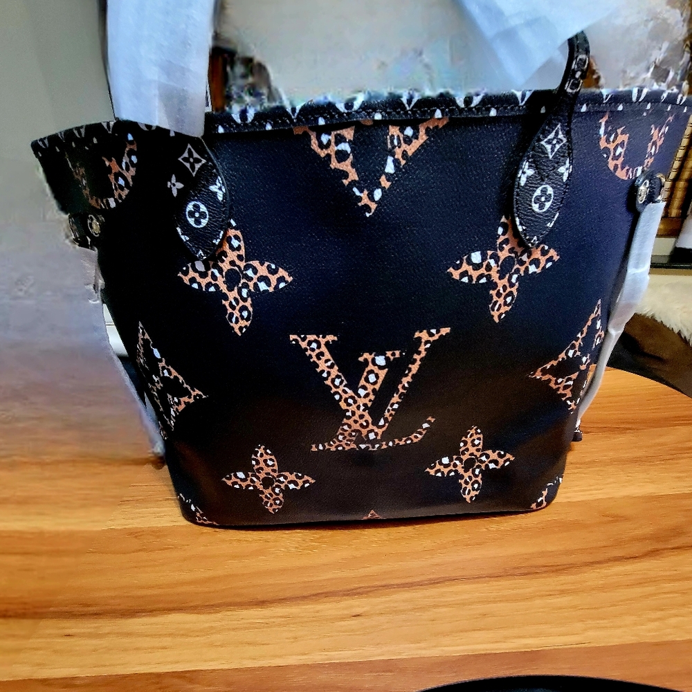 Louis Vuitton Onthego GM Jungle Giant Monogram Tote- Make an Offer